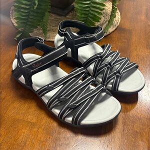 Viakix Hiking Women's Black and White Strappy Sandals